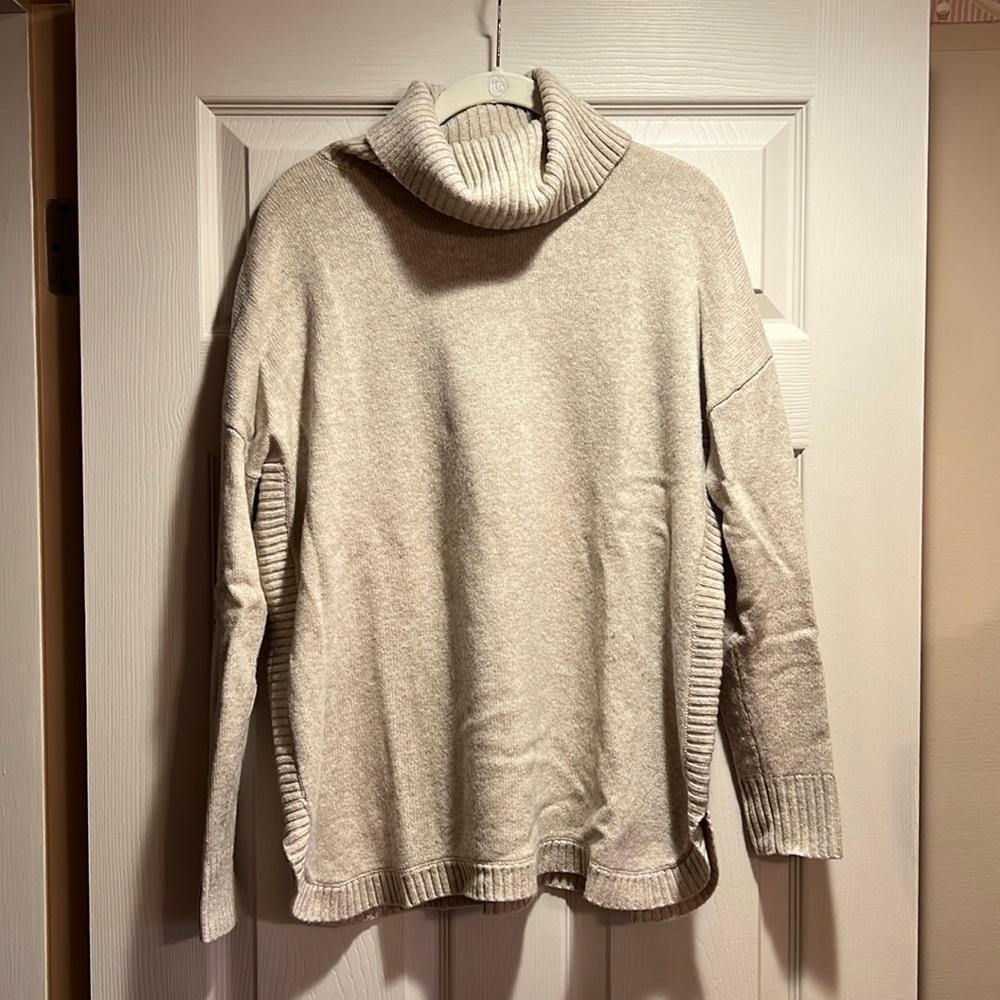 Vineyard Vines sweater